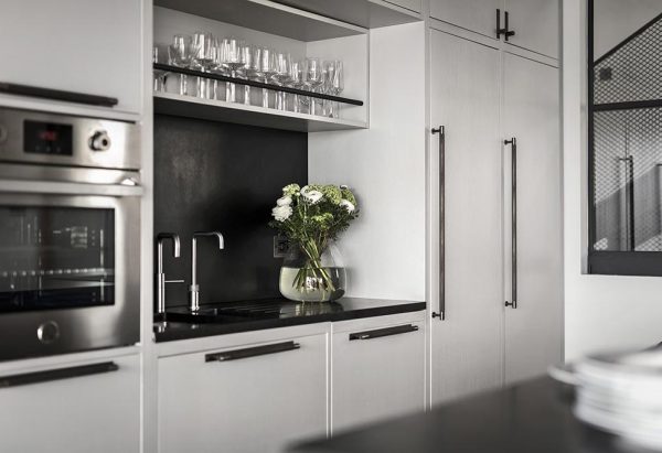 Walkers-Design-Centre-Buster-and-Punch-Kitchen-Handles-TRYCK29